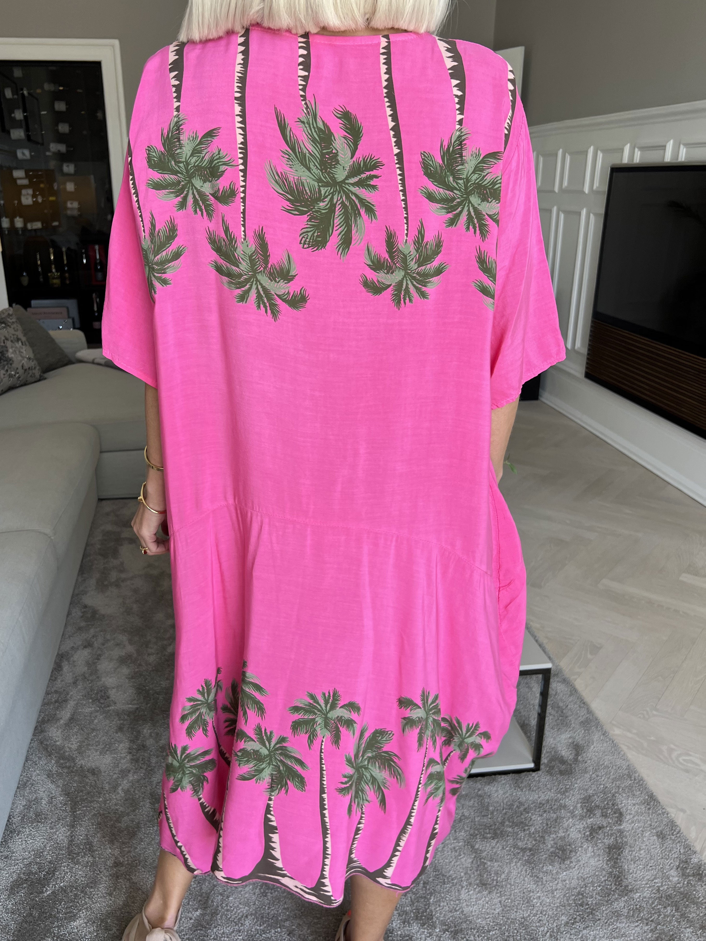 Idaline - Sød sommerkjole med palme motiver og lommer